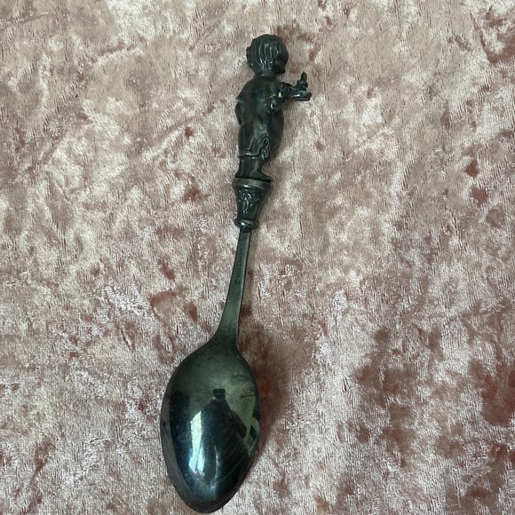 Vintage 80s Reed & Barton Collectible. Child with Candlestick Christmas Spoon - Picture 6 of 7